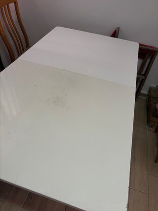 Mesa de comedor moderna blanca y madera