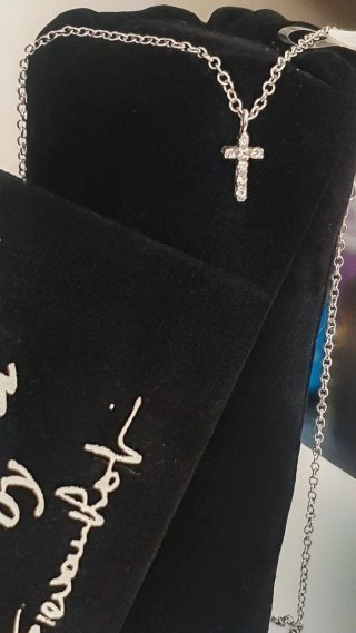 Collana con charm croce, linea LUXURY Bijoux.