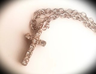 Collana con charm croce, linea LUXURY Bijoux.