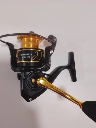 Carrete Pesca Brutalis 3000-FD Negro/Dorado