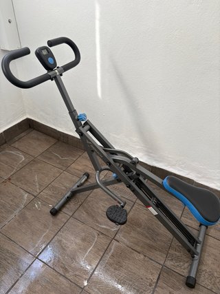 Máquina sentadillas y remo plegable