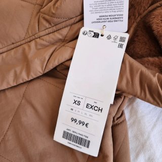 Anorak acolchado marrón con capucha