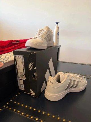 Adidas Sneakers Bianche Argento Tag Scatola