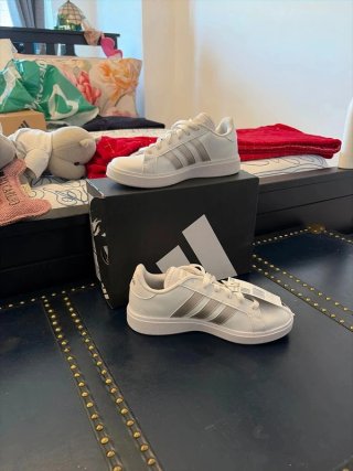 Adidas Sneakers Bianche Argento Tag Scatola
