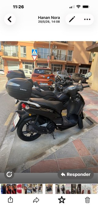 Peugeot Tweet 125i Negra