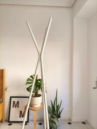 Perchero minimalista blanco
