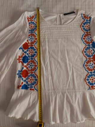 Preciosa blusa Sfera bordada en colores