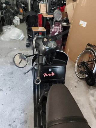 Vespa P 200R Negra