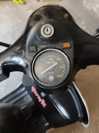Vespa P 200R Negra