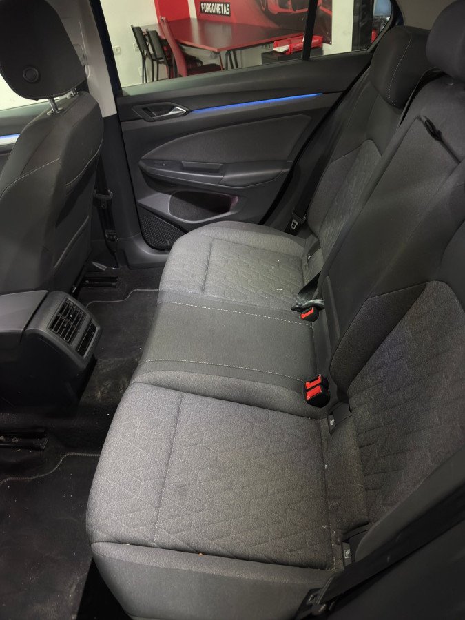 Volkswagen Golf 2025, foto 17