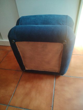 Puf azul de terciopelo