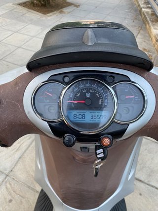 Piaggio Beverly Maxi Scooter