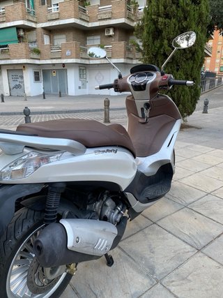 Piaggio Beverly Maxi Scooter
