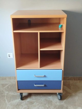 Mueble auxiliar con ruedas