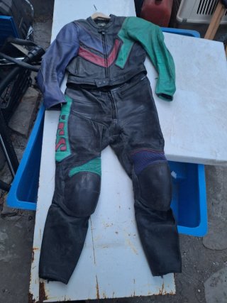 Mono de cuero motorista invierno