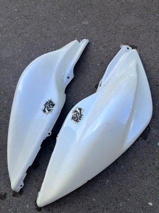 Tapas Traseras Yamaha Aerox Blancas