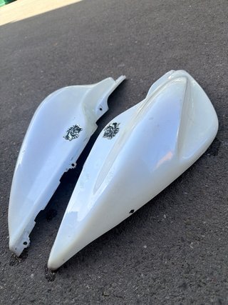 Tapas Traseras Yamaha Aerox Blancas