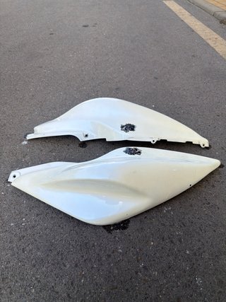 Tapas Traseras Yamaha Aerox Blancas