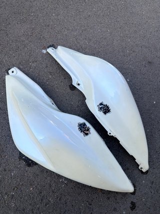 Tapas Traseras Yamaha Aerox Blancas