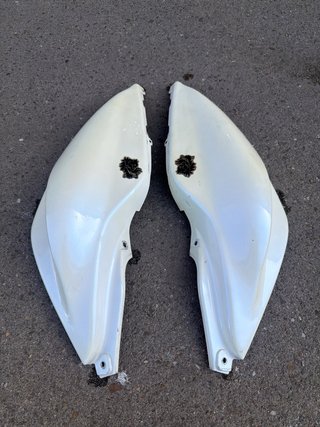 Tapas Traseras Yamaha Aerox Blancas