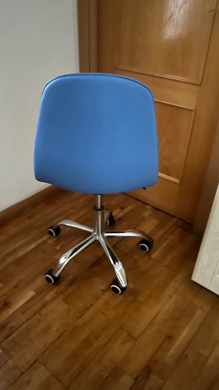 Silla de oficina giratoria azul