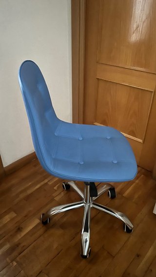 Silla de oficina giratoria azul