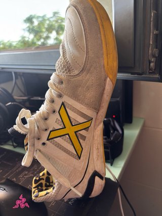 Zapatillas Munich Prisma Blancas y Amarillas.