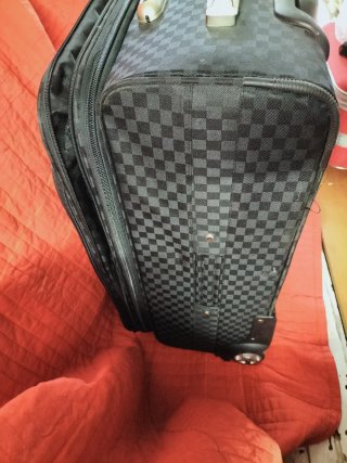 Maleta de cabina negra con ruedas