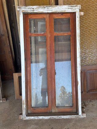 Ventana de madera con cristales