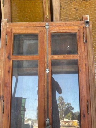 Ventana de madera con cristales