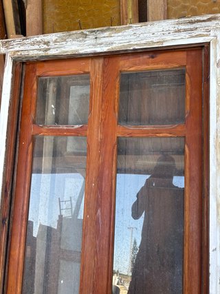 Ventana de madera con cristales
