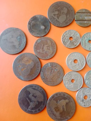 Lote de monedas muy antiguas españolas