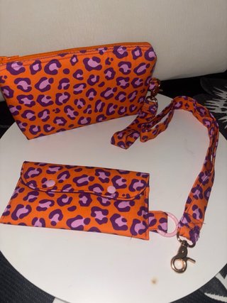 Conjunto neceser, funda gafas, layard y llavero