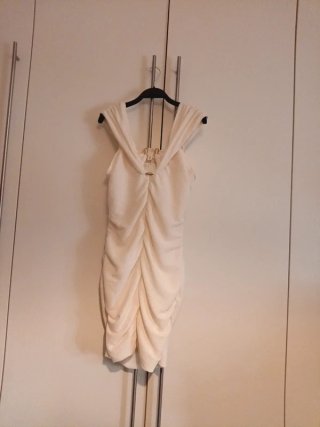 Abito corto H&M con dettaglio gioiello