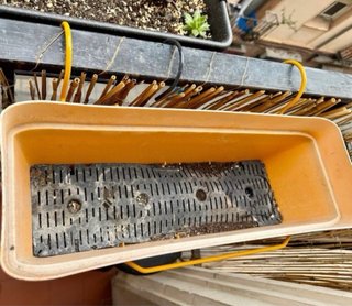 Jardinera + 8 macetas por 5€