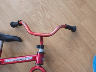 Bicicleta infantil roja