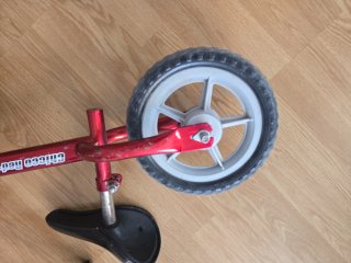 Bicicleta infantil roja