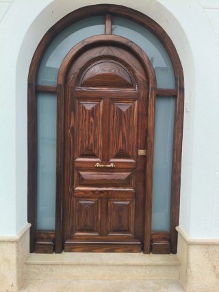 Puerta madera maciza exterior