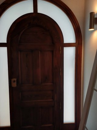 Puerta madera maciza exterior