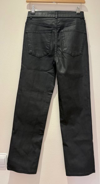 Pantalón Massimo Dutti efecto piel negro