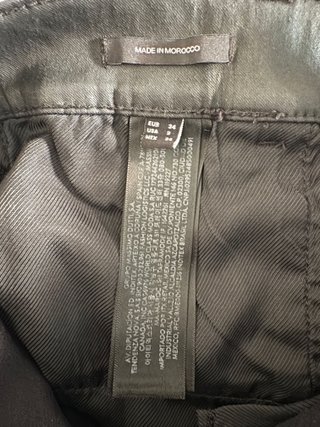 Pantalón Massimo Dutti efecto piel negro