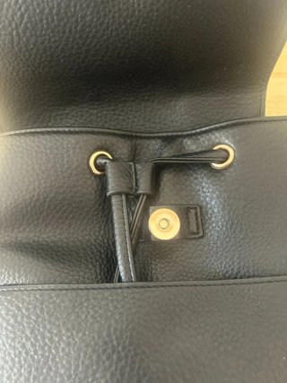 Mochila efecto piel negra