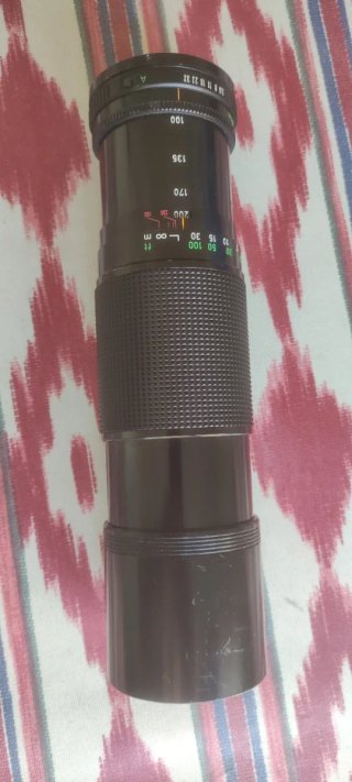 Canon FD 100-200mm f/5.6 Zoom Lens