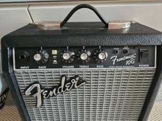 Guitarra Eléctrica Squier + Amplificador Fender