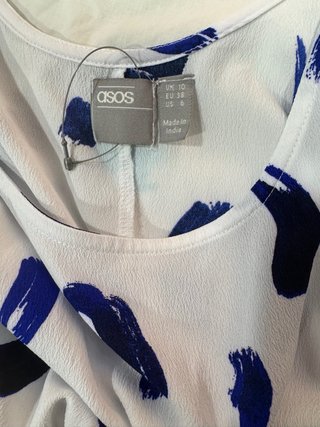 Vestido corto blanco con estampado azul