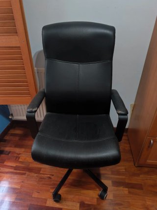 Silla de oficina negra