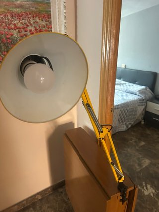 Flexo de mesa amarillo y negro