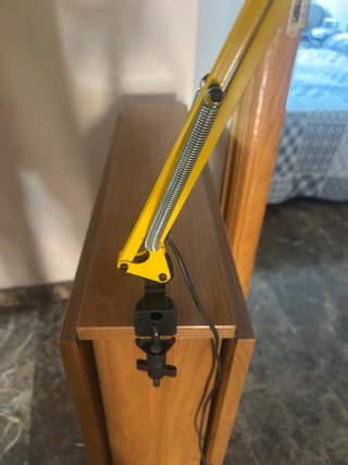 Flexo de mesa amarillo y negro