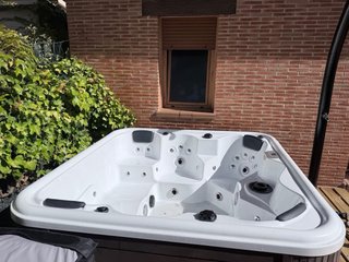 Jacuzzi Exterior 6 Plazas Marrón Wengue