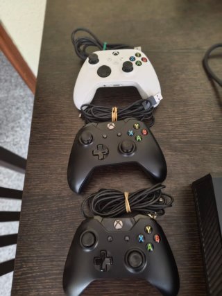 Xbox One Consola con 3 Mandos y 5 juegos